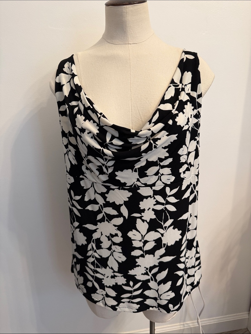 White House Black Market Black & White Floral Cowl Neck Camisole Size Large